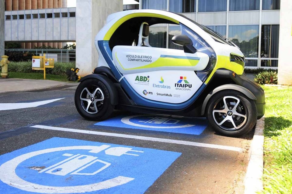 Leia mais sobre o artigo Carros elétricos chegam ao Distrito Federal