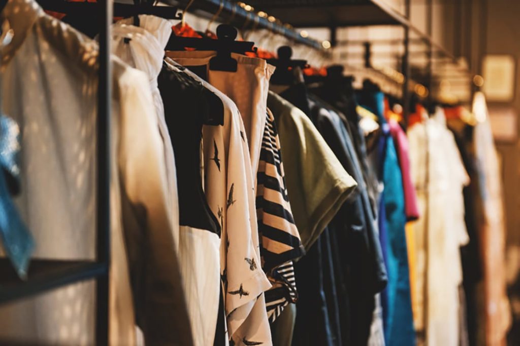 No momento você está vendo Consumo: roupas de segunda mão já têm franquia e e-commerce