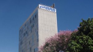 Leia mais sobre o artigo BRB é o 1º banco do Brasil a financiar imóveis em regularização