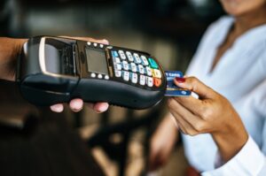 Leia mais sobre o artigo Aplicativo permite pagamento direto com vendedor em varejistas no DF