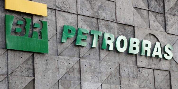 Você está visualizando atualmente Petrobras abre mais de 200 vagas para jovem aprendiz em diversos estados