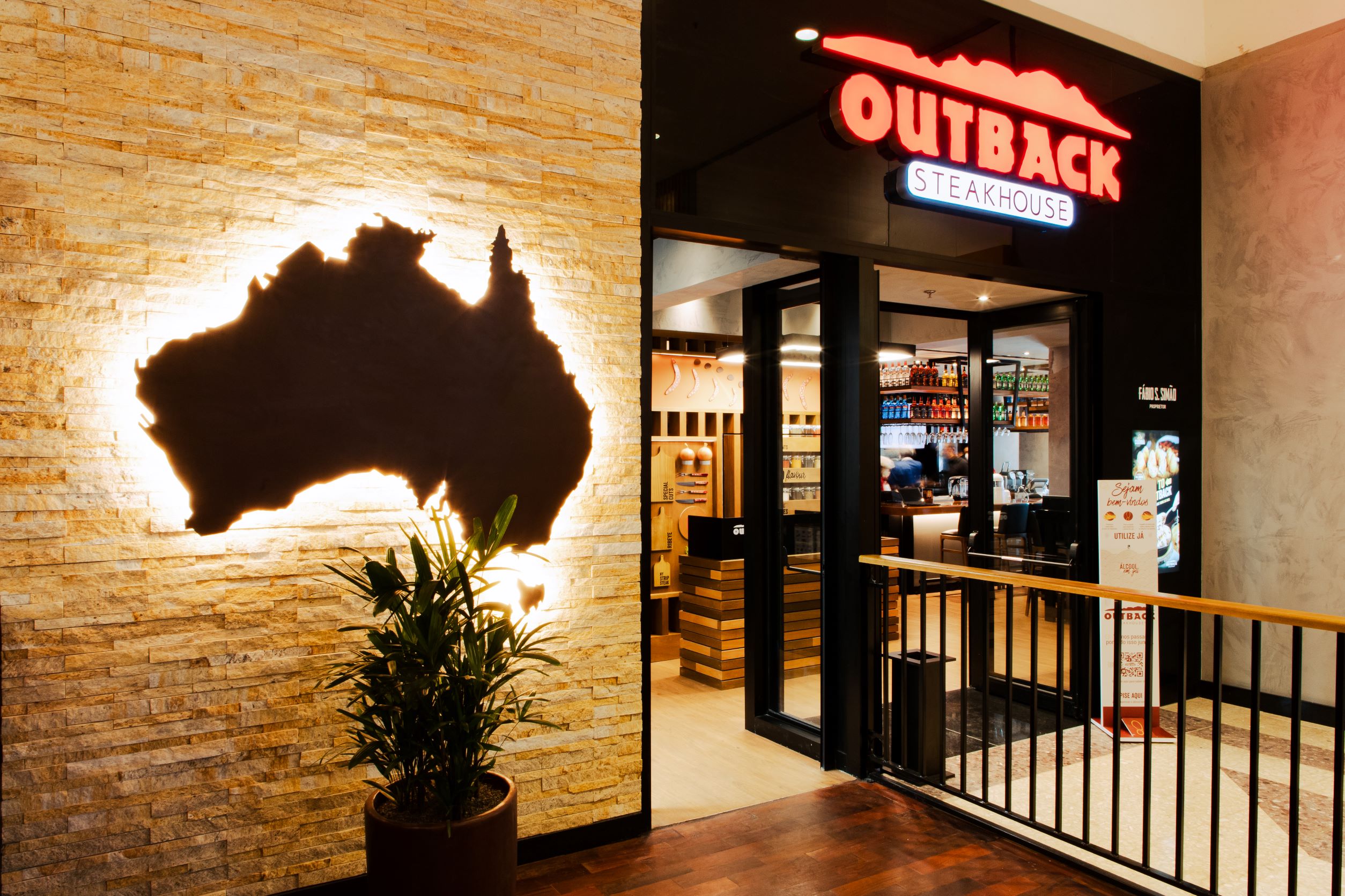 No momento você está vendo Outback Steakhouse inaugura unidade no Conjunto Nacional