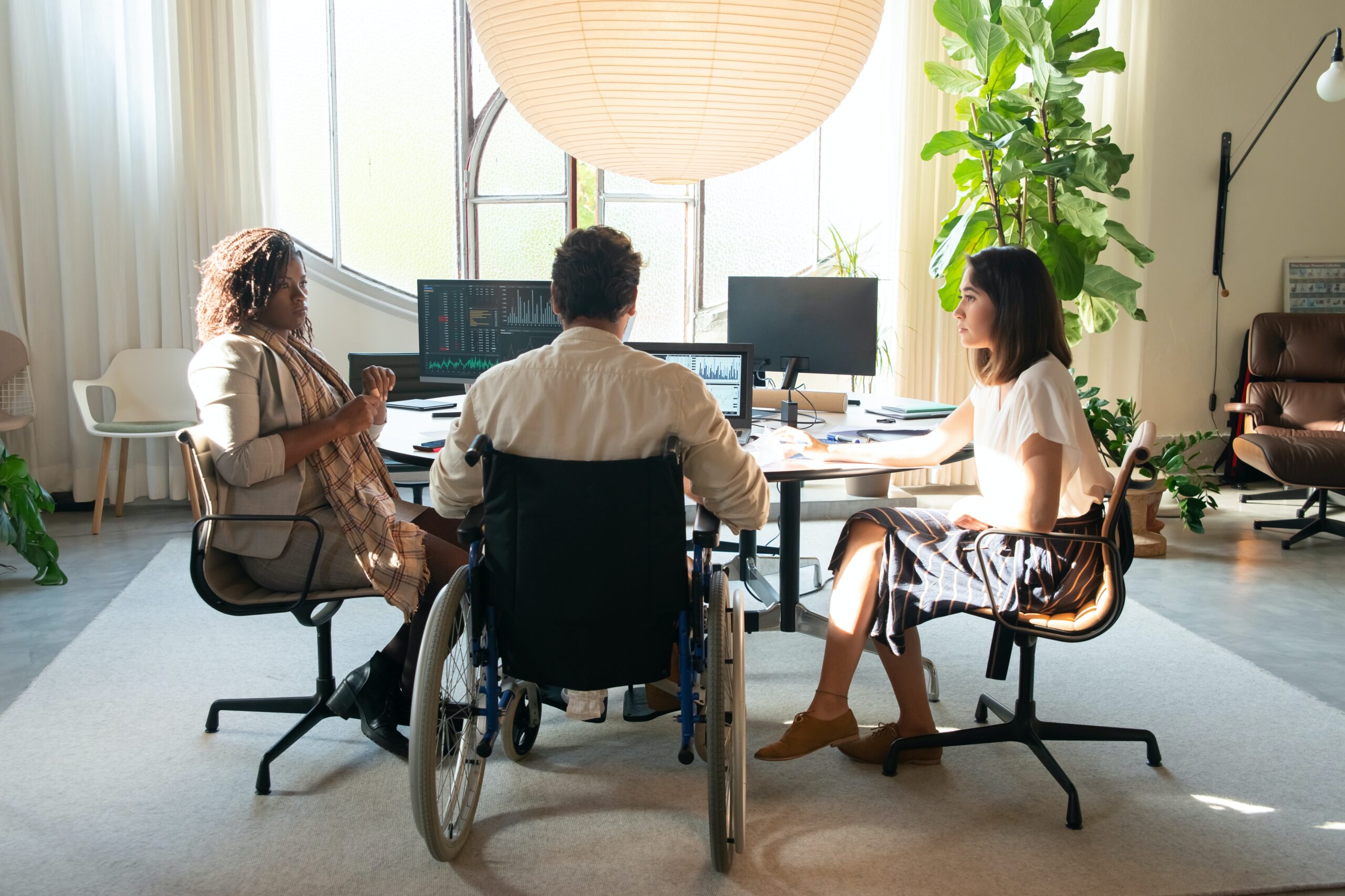 Leia mais sobre o artigo Por mais dignidade para as Pessoas com Deficiência no ambiente corporativo